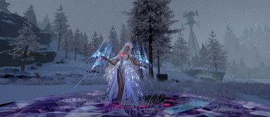 女款背面视角，羽翼状肩饰与裙摆流动效果一览无遗