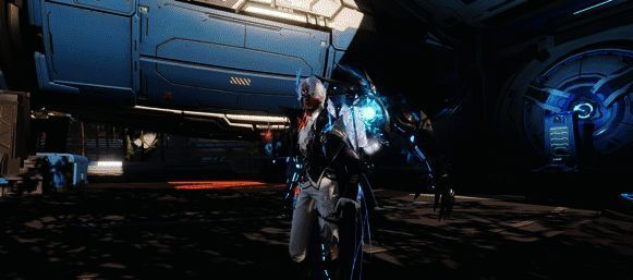 男款侧面视角，机械臂细节刻画精致，充满未来感