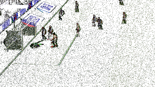 贝克汉姆主罚任意球，球划出一道优美弧线飞向球门死角