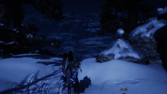 玩家沿着小径下行，周围环境古朴自然