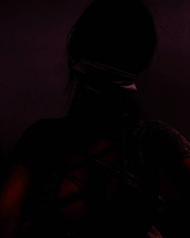 两款服装整体轮廓与质感对比，风格统一感强烈