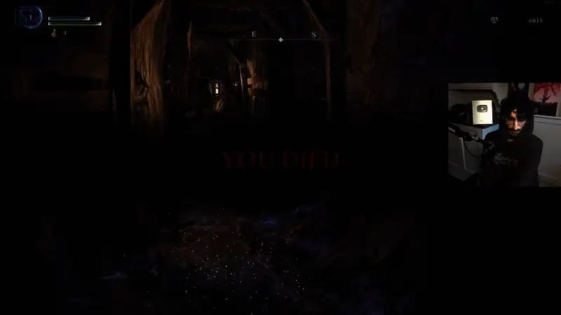 夜王战斗场景截图，Boss释放大招瞬间，主角闪避动作精准到位