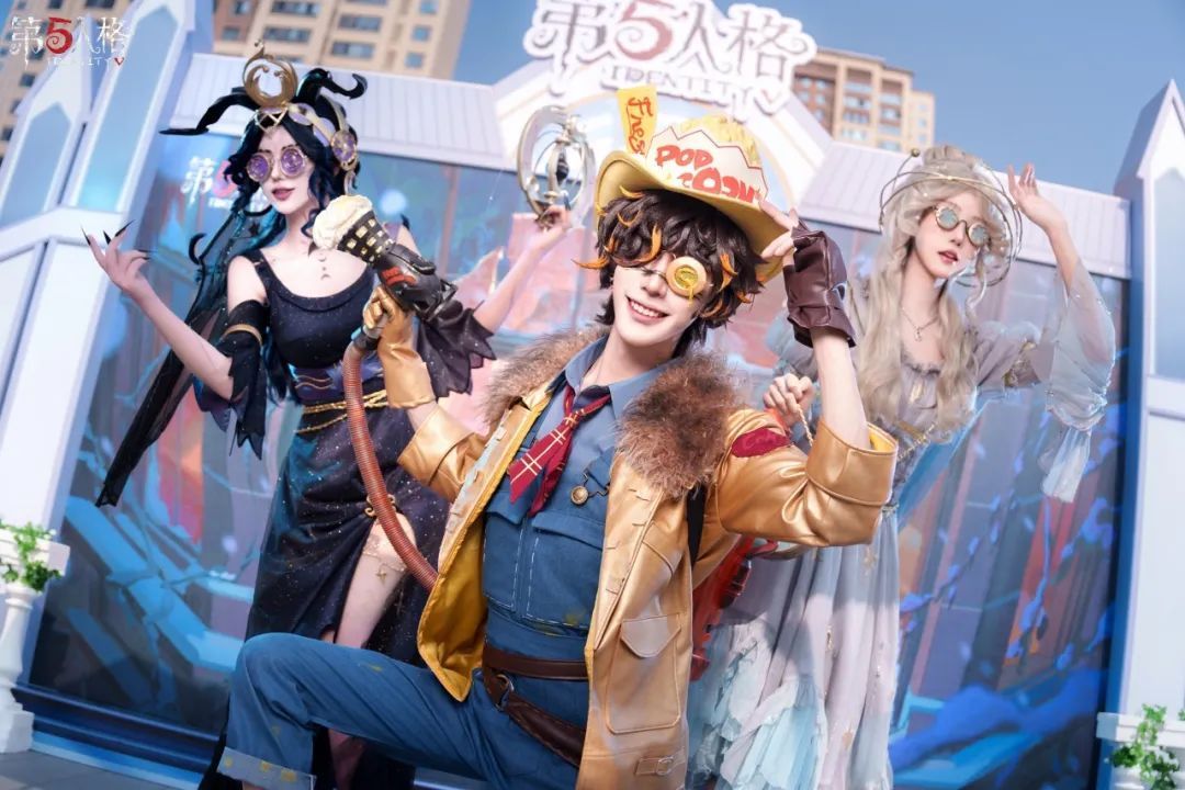 玩家参与庄园弹射游戏，现场欢声笑语不断