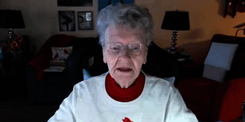 雪莉在《上古卷轴4：湮灭重制版》中探索西罗帝尔原野，画面细腻且充满史诗感