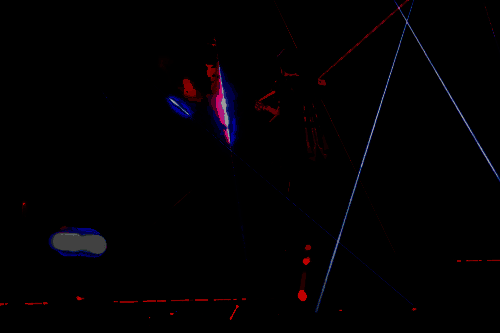 游戏音乐现场演出盛况，乐队在舞台上激情演奏