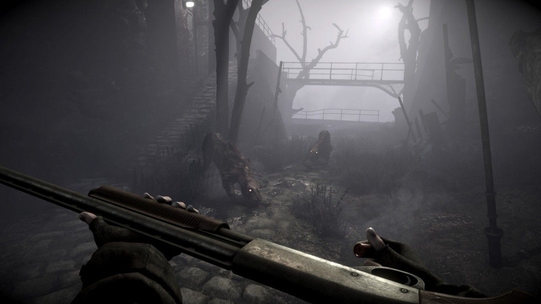 主角面对一群扭曲变形的怪异生物，表情惊恐，背景特效极具冲击力