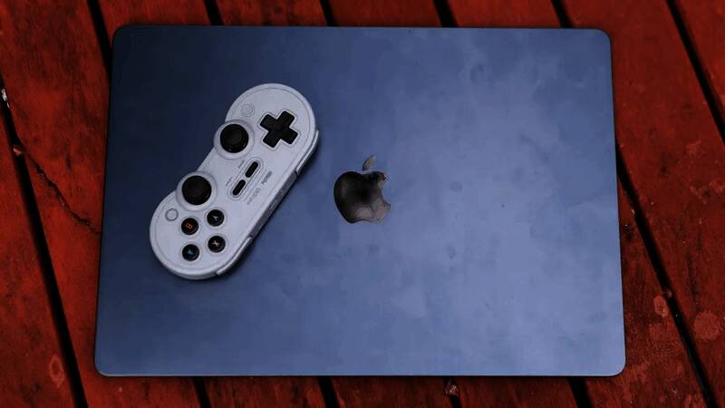 苹果概念图展示新款游戏启动器界面设计，左侧为游戏列表，右侧为成就系统展示