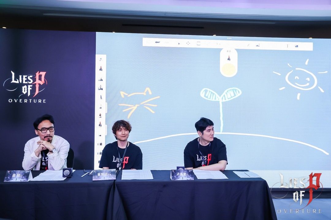 开发者与玩家参与你画我猜互动游戏，现场笑声不断