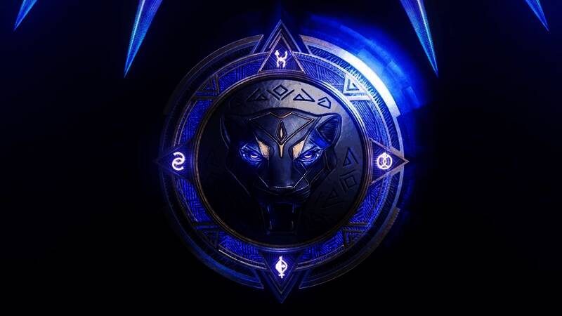 《黑豹》游戏概念图，展示角色间紧张对峙的场景，背景可见神秘的科技设施与潜伏的敌人