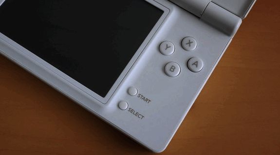 玩家在任天堂博物馆中使用3DS进行擦肩通信