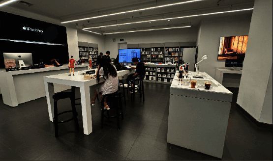 Apple授权专营店联动活动现场布置
