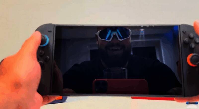 Volkov手持Switch2主机正面展示，包装完整未拆封