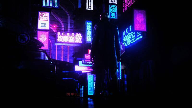 游戏中某任务场景，特工47隐藏在人群中准备执行暗杀计划