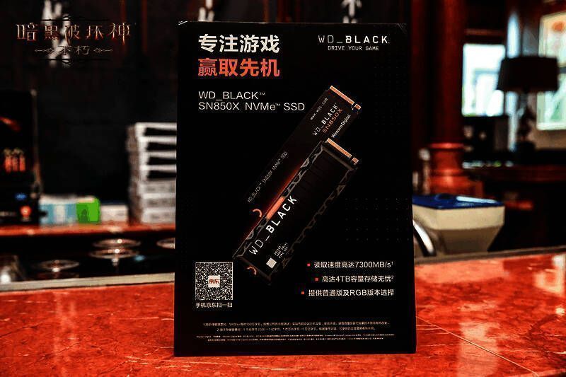 玩家积极参与互动游戏，现场笑声与欢呼声不断