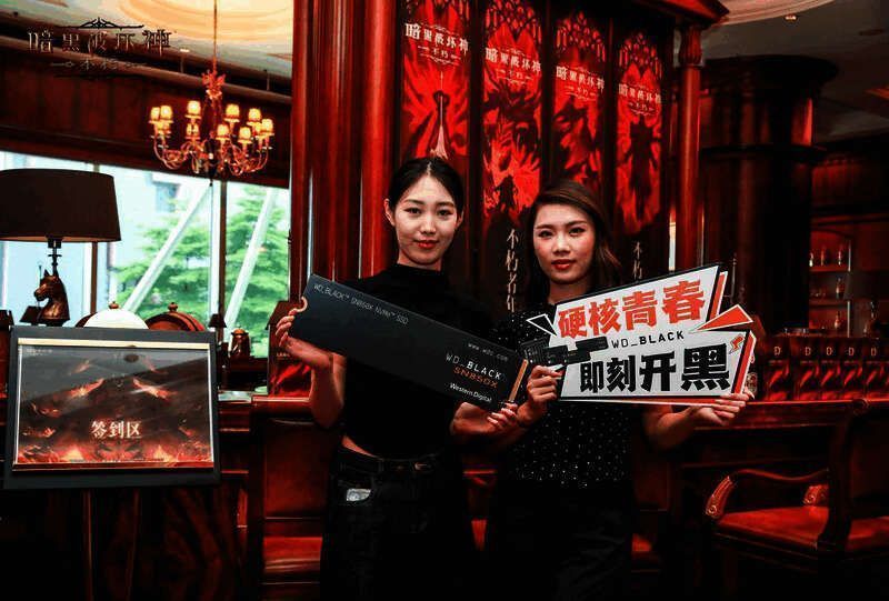 活动结束时玩家合影留念，记录下这段难忘时光