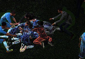 游戏中罗德里带球突破，展现强大控球能力