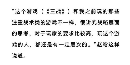 玩家手持限定周边与美食合影，笑容灿烂