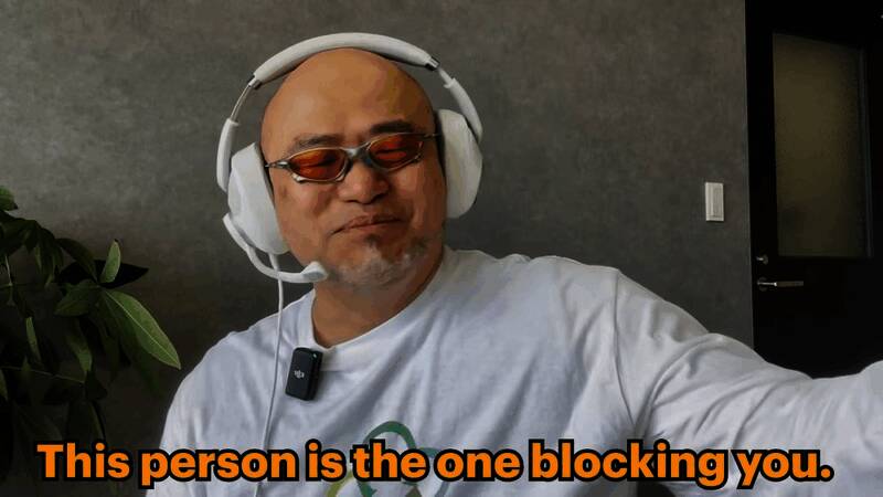 神谷英树出席访谈节目时神情专注地谈论经典游戏IP未来发展