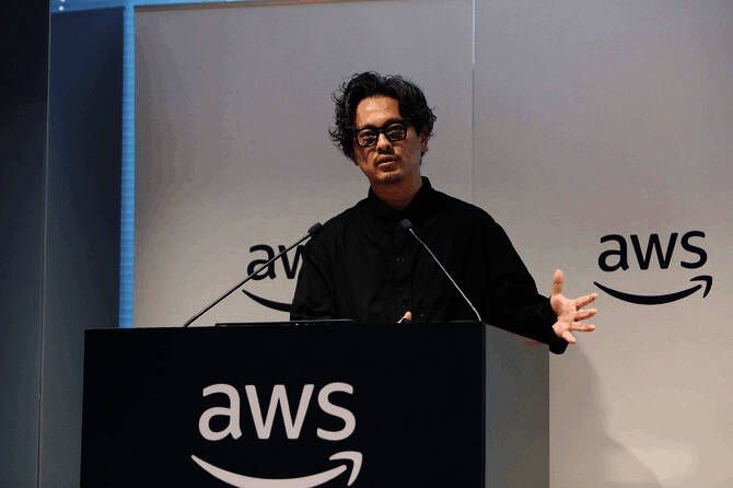 AI监控屏幕画面并实时反馈数据的工作界面