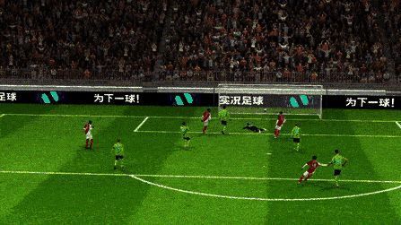 扎卡里亚在比赛中完成一次精彩直塞传球，队友高速插上形成威胁进攻