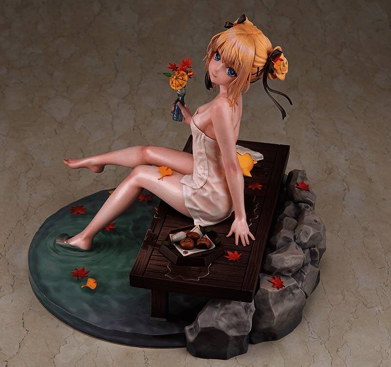 玛丽·萝丝联动版手办展示图，身着《碧蓝航线》风格服装，细节精致考究