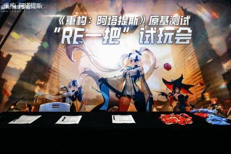 活动现场气氛热烈，Coser们高度还原游戏角色形象