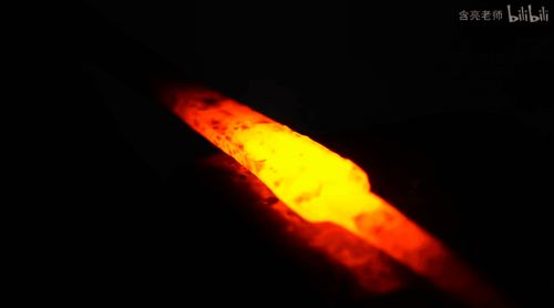 含亮老师向非遗铸剑大师学习技艺，亲手打造三月七双剑