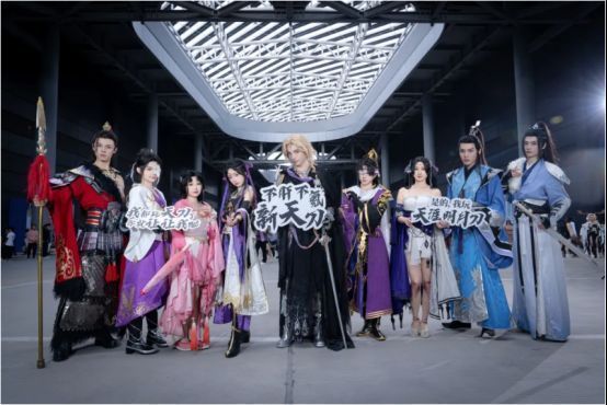 漫展现场Cosplay表演环节，人气角色悉数登场