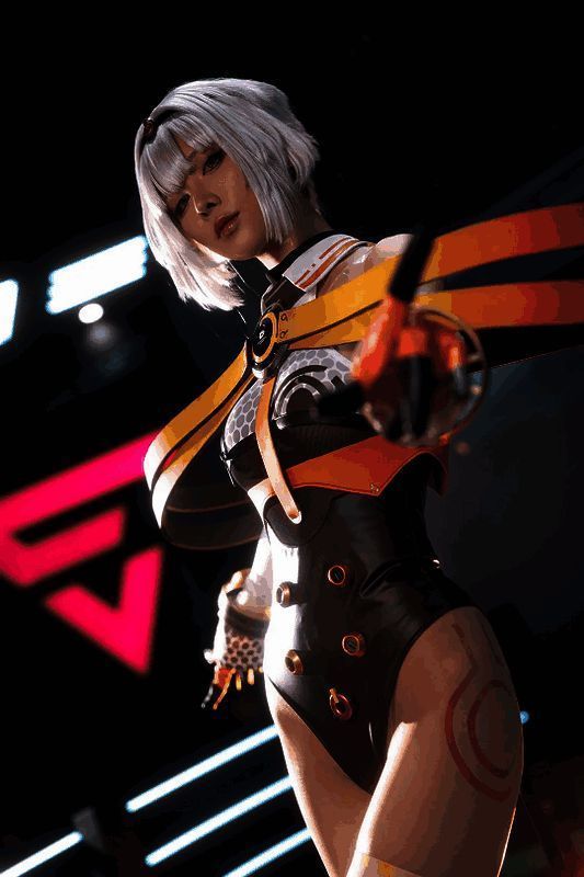 游戏画面展示未来都市背景，角色立绘精美