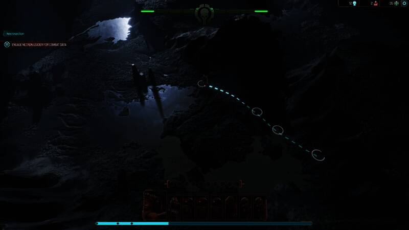 机械神教士兵使用高科技武器进行精确打击的瞬间画面