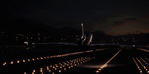 游戏主菜单界面展示多种模式选项，包括战役、沙盒与合约模式