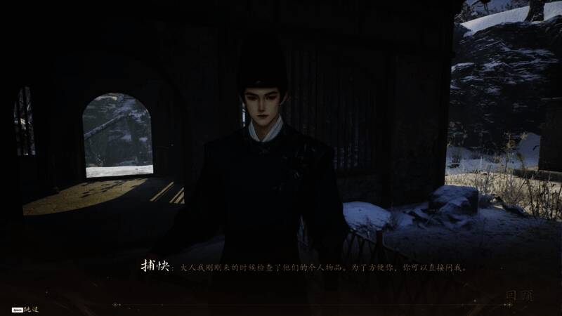 寺庙走廊特写镜头，地面积水倒映着昏暗灯光