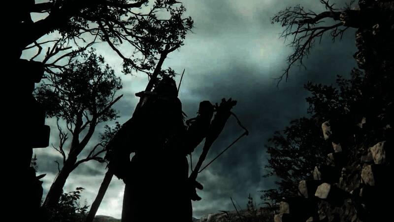 追踪者手持巨剑与敌人激烈交战，背景为黑暗风格战场