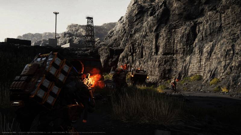 《死亡搁浅2》游戏场景展示，角色在复杂地形中穿梭，背景中可见敌方单位正在搜索目标