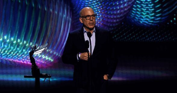 Key Cards实物展示，卡片正面印有游戏名称和唯一识别码