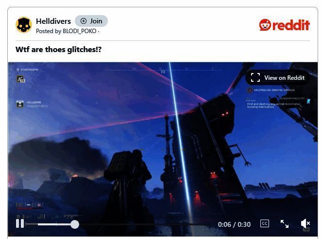 多人在线对战画面中一名角色正在接收空投物资