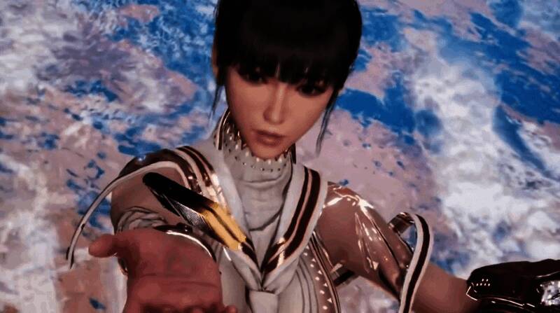 伊芙身穿闪亮礼服，闪耀全场