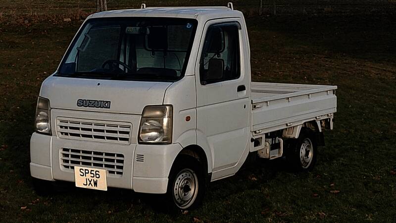 铃木Carry KC车型展示多种改装样式，包括宽体轮毂和定制涂装