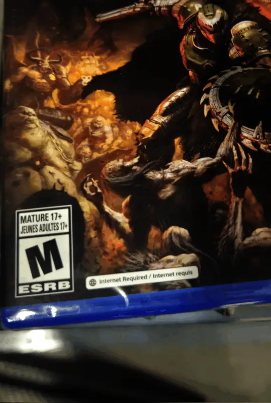 玩家社区截图，显示关于《毁灭战士：黑暗时代》实体版需联网讨论的激烈程度