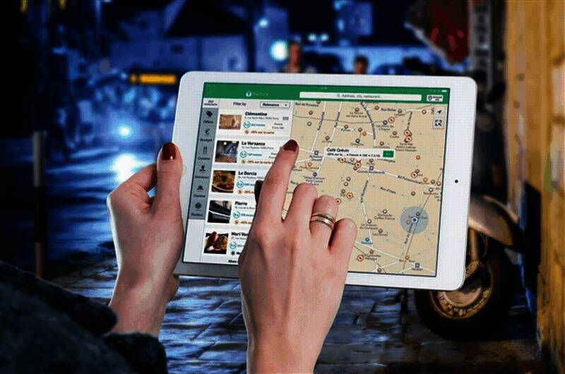 被盗物品展示图，整齐排列的平板电脑被清点登记