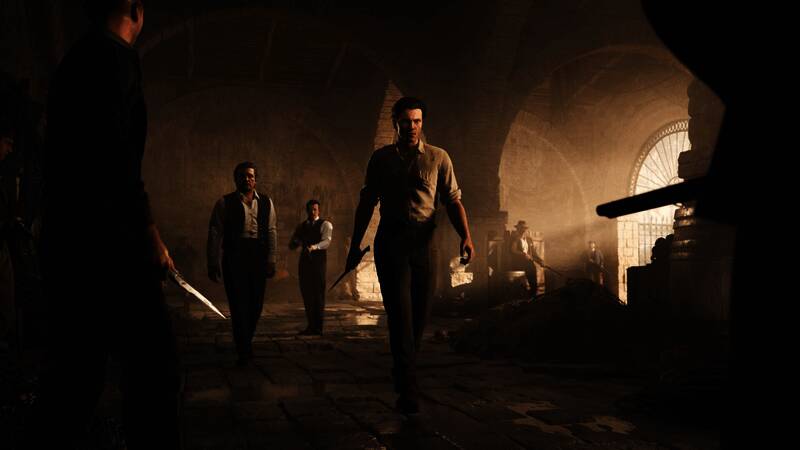 《四海兄弟：故乡》游戏最新宣传画面，主角站在城市街头，背景灯光璀璨