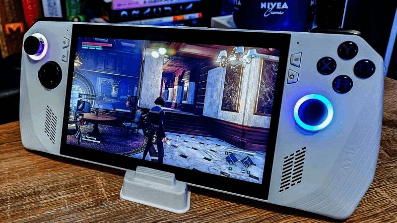 多款掌机并列摆放，包括初代Switch、Steam Deck与ROG Ally