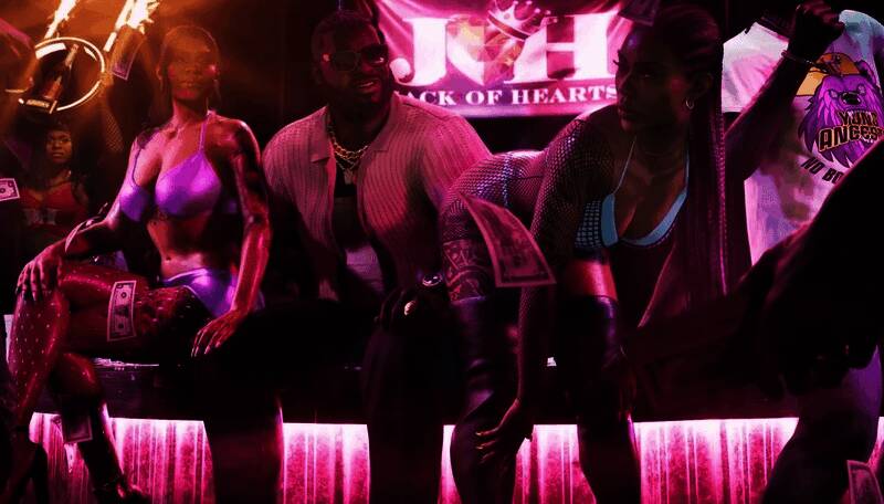 《GTA6》角色互动画面，展现主角杰森与露西娅并肩作战的紧张时刻