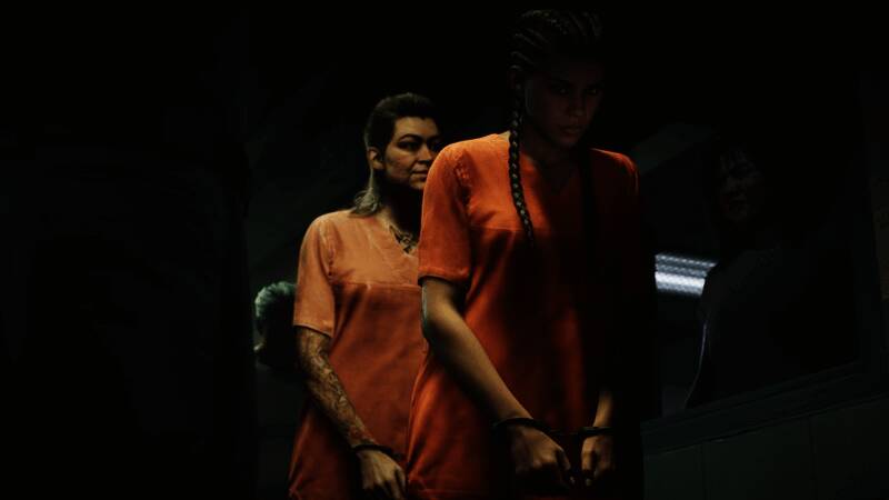 露西亚在酒吧内与其他角色对峙，气氛剑拔弩张