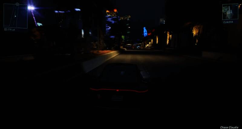 未来都市全景俯瞰图，霓虹灯光闪耀，空中飞行器穿梭其中