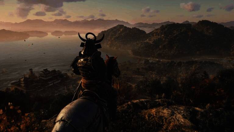 《刺客信条：影》游戏画面，展示主角潜行于城市之中，背景为日式风格建筑