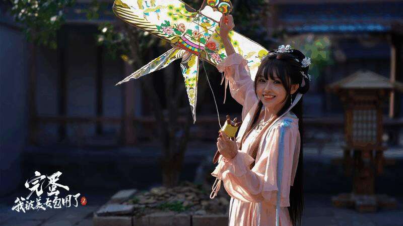 角色对话界面展示，体现细腻表情与情绪变化