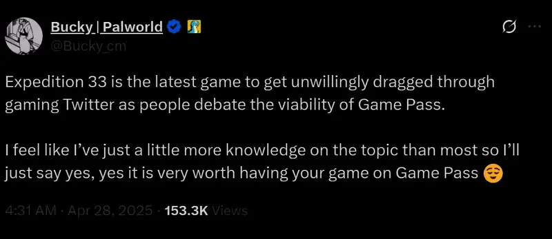 《幻兽帕鲁》游戏画面，玩家与多种幻兽并肩作战的战斗场景