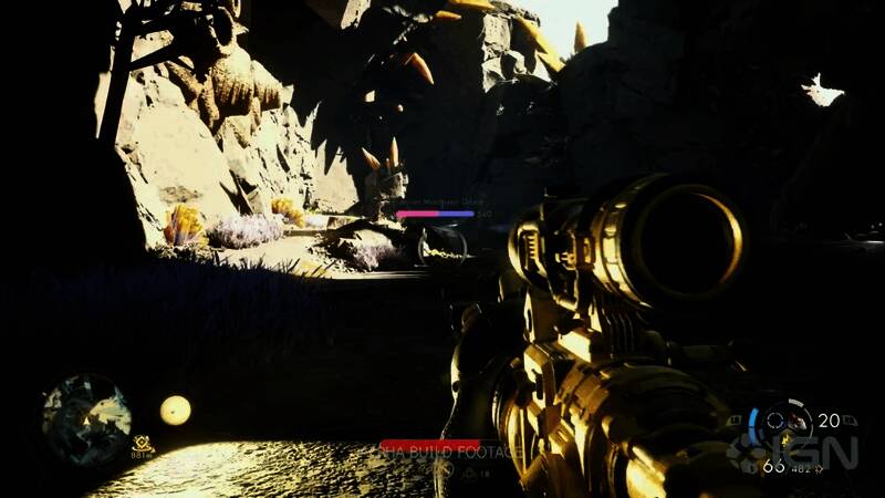 近景展示武器细节与粒子特效的截图