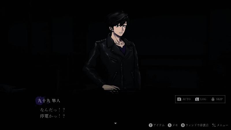 主角手持手机拍摄灵异现象，场景中弥漫着诡异气息